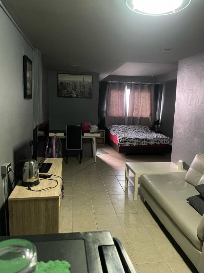 Happy Apple Guesthouse Pattaya Buitenkant foto