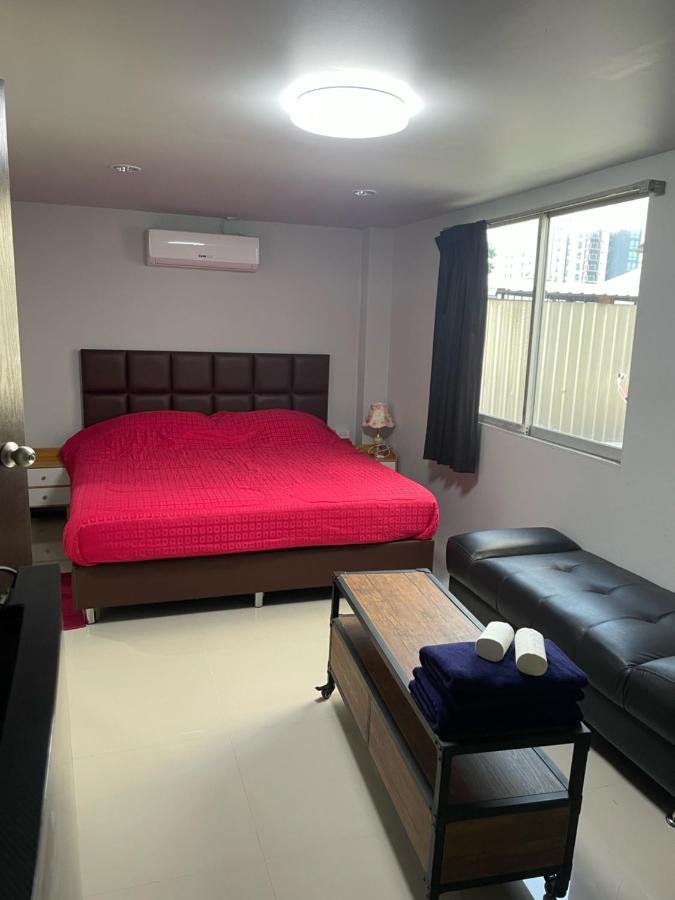 Happy Apple Guesthouse Pattaya Buitenkant foto